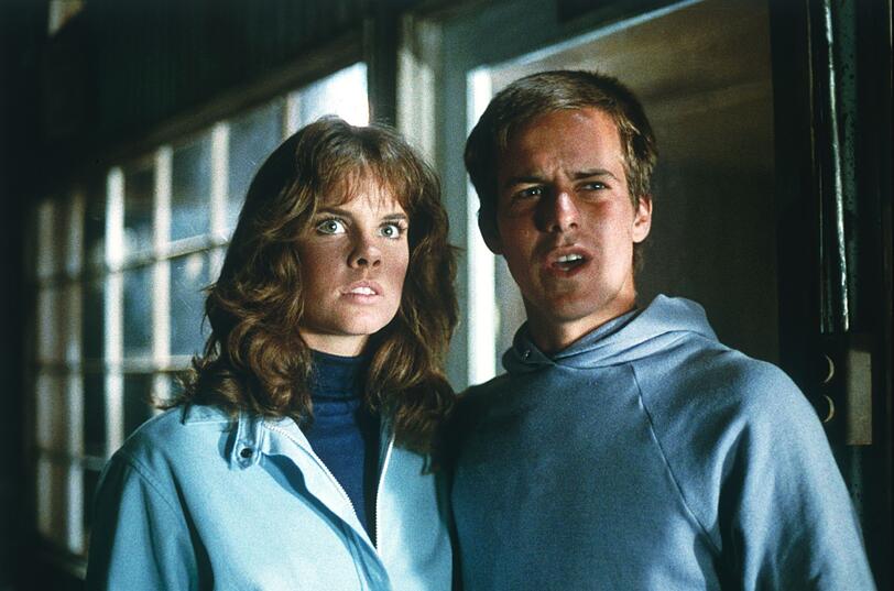 Leigh (Alexandra Paul) und Dennis (John Stockwell) schmieden einen Plan, um Christine buchstäblich platt zu machen. Leigh (Alexandra Paul) und Dennis (John Stockwell) schmieden einen Plan, um Christine buchstäblich platt zu machen.