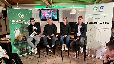 Presserunde mit DFB-Pressemitarbeiter Tim Noller (l-r), DFB-Vizepräsident Ronny Zimmermann, Amateur-Schiedsrichterin Celine Körper, und Bundesliga-Rekordschiedsrichter Felix Brych.