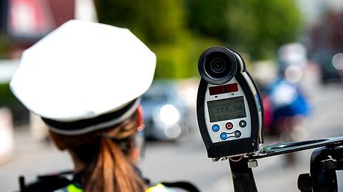Der UDV fordert sch&auml;rfere Kontrollen und Strafen im Stra&szlig;enverkehr. (Symbolbild)