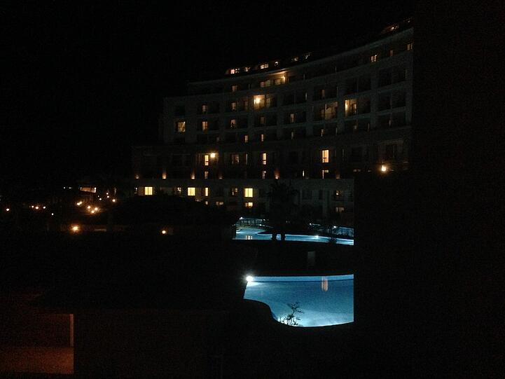 Die Löwen beim zweiten Training am Mittwoch. Außerdem das Mannschaftshotel des TSV 1860 in Belek