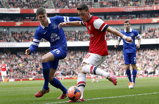 Özil hatte den Sieg mit seinem sechsten Saisontor eingeleitet.