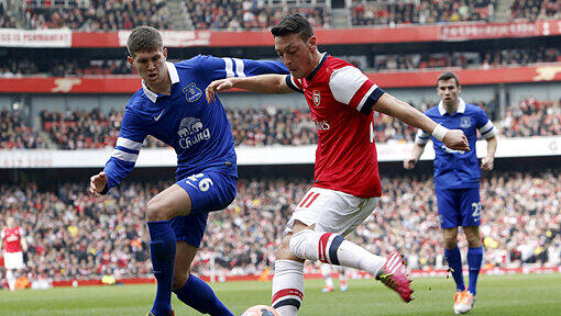 Özil hatte den Sieg mit seinem sechsten Saisontor eingeleitet. Özil hatte den Sieg mit seinem sechsten Saisontor eingeleitet.