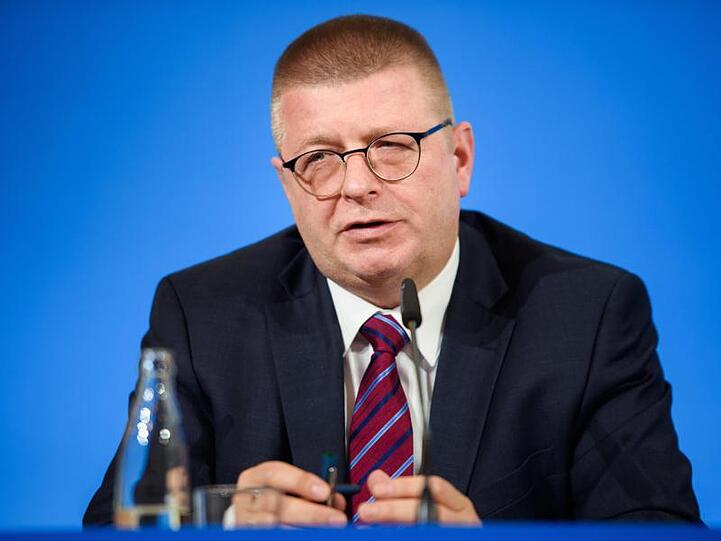 "Seit ihrer Entstehung in Deutschland beobachten wir den rechtsextremistischen Verein "Combat 18"", sagt Thomas Haldenwang.