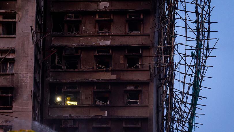 Die Zahl der Todesopfer nach dem Großbrand steigt weiter.