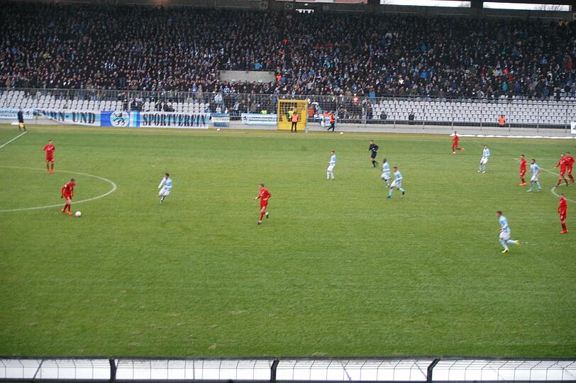 Mittlerweile rollte der Ball beim Amateurderby zwischen 1860 II und Bayern II.