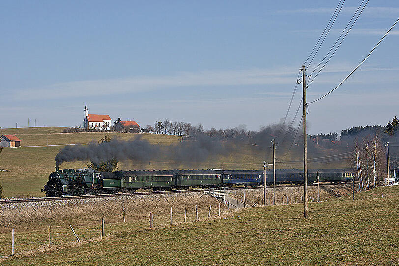 Die nostalgische Bahn fährt von Pasing an den Bodensee.