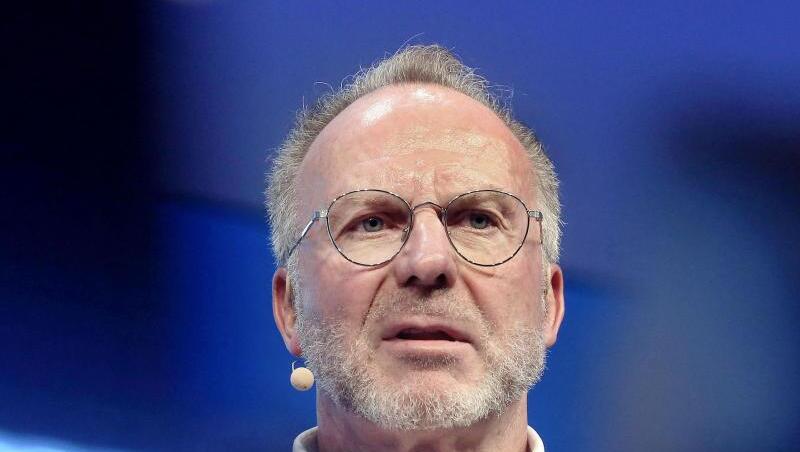 Karl-Heinz Rummenigge, Vorstandschef des FC Bayern, spricht auf dem SpoBis-Kongress. Foto: Roland Weihrauch/dpa/Archivbild Karl-Heinz Rummenigge, Vorstandschef des FC Bayern, spricht auf dem SpoBis-Kongress. Foto: Roland Weihrauch/dpa/Archivbild