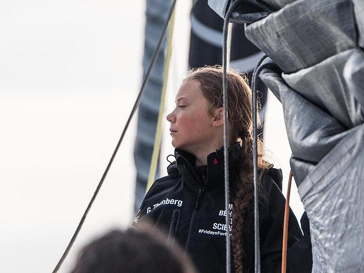 Greta Thunberg an Bord der Hochseejacht "Malizia" bei ihrer Ankunft an der Küste der USA.