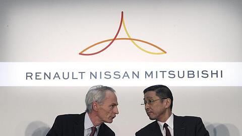 Jean-Dominique Senard (l), Vorstandsvorsitzender von Renault, und Hiroto Saikawa, CEO von Nissan geben eine gemeinsame Pressekonferenz in der Nissan-Zentrale in Yokohama.