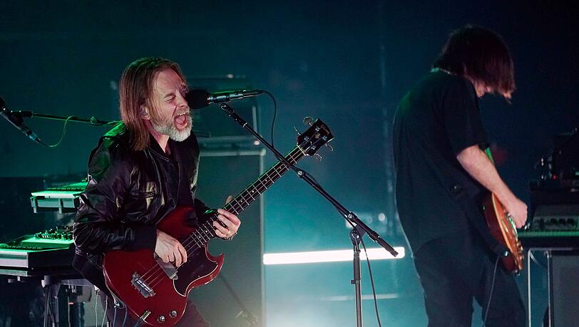 Thom Yorke und Jonny Greenwood (r)von The Smile bei einem früheren Konzert (ARchivbild).
