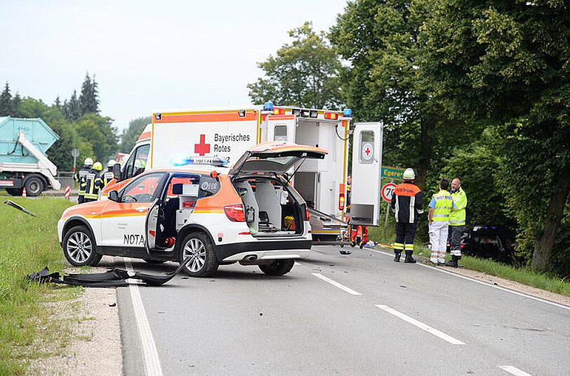 Schwerer Unfall in Chieming: Die Bilder vom Einsatz der Rettungskräfte.