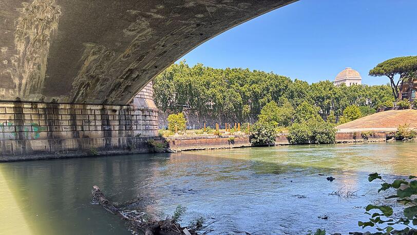 Wer will hier ins Wasser? Das Schwimmen im Tiber soll künftig wieder möglich sein.