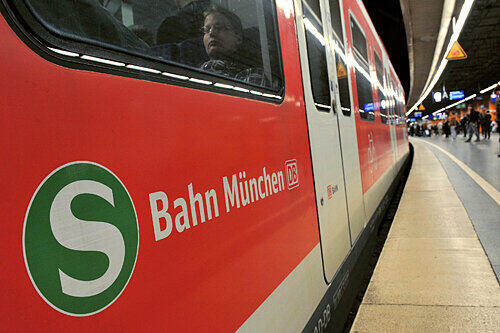 Am Stachus hat eine S-Bahn einen 19-Jährigen erfasst und getötet.