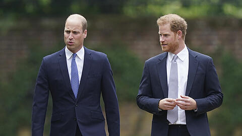 Prinz William und Prinz Harry sind seit der Enthüllung der Diana-Statue nicht mehr gemeinsam öffentlich aufgetreten. An der Feier zu Ehren der Spender nahm William alleine teil.