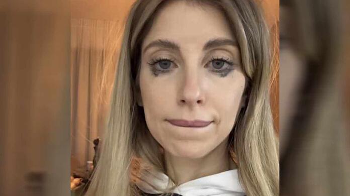 Cathy Hummels zeigt sich auf Instagram den Tränen nahe.