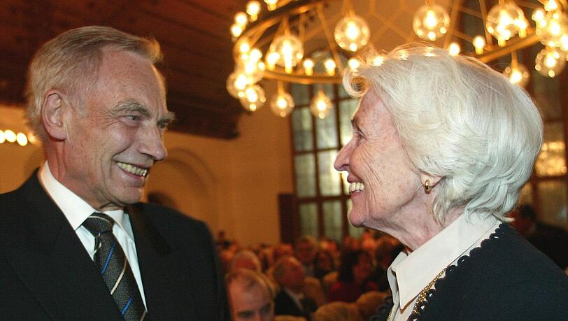 Begegnung mit Hildegard Hamm-Brücher im Jahr 2003. Begegnung mit Hildegard Hamm-Brücher im Jahr 2003.