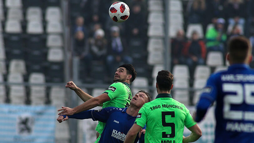 Aaron Berzel - Note 5: Durfte als inneres Glied der Dreierkette wieder in der Startelf ran. Viele Rückpässe, ebenfalls Unsicherheitsfaktor. Musste sich von Grimaldi auf dem Rasen zusammenfalten lassen.