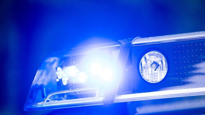 Ein Blaulicht leuchtet an einer Polizeistreife. Foto: Lino Mirgeler/dpa/Archivbild Ein Blaulicht leuchtet an einer Polizeistreife. Foto: Lino Mirgeler/dpa/Archivbild