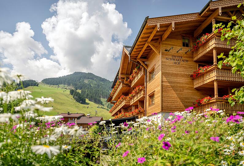 Luxus in wunderbarer Lage: das Vier-Sterne-Superior-Hotel Unterschwarzachhof in Saalbach-Hinterglemm. Luxus in wunderbarer Lage: das Vier-Sterne-Superior-Hotel Unterschwarzachhof in Saalbach-Hinterglemm.
