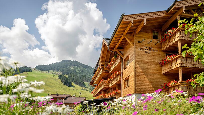 Luxus in wunderbarer Lage: das Vier-Sterne-Superior-Hotel Unterschwarzachhof in Saalbach-Hinterglemm. Luxus in wunderbarer Lage: das Vier-Sterne-Superior-Hotel Unterschwarzachhof in Saalbach-Hinterglemm.