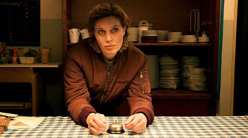 Leichen pflastern ihren Weg: Fleur (Isabel Berghout) ist im Auftrag der holl&auml;ndischen "Logistikfirma" nach Sankt Andreasberg gekommen. Sie soll die verschwundene Ware wiederbesorgen, koste es, was es wolle.