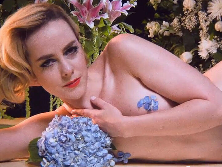 Sex sells: Jena Malone promotet Band mit nackter Haut ...