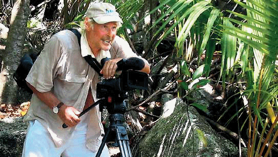 Reisefilmer Lenz ist seit rund 26 Jahren mit seiner Kamera in aller Welt unterwegs. Reisefilmer Lenz ist seit rund 26 Jahren mit seiner Kamera in aller Welt unterwegs.
