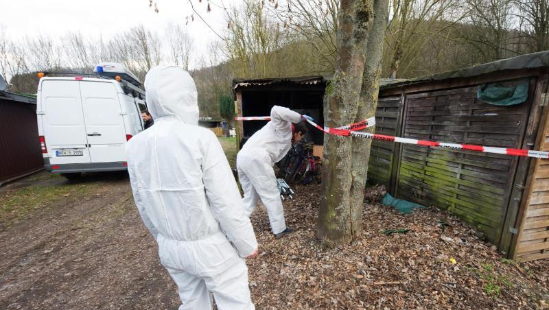 Beamte des Landeskriminalamtes untersuchen den Campingplatz in Lügde. Beamte des Landeskriminalamtes untersuchen den Campingplatz in Lügde.