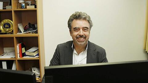 Laurent Lafleur, in seinem Büro im siebten Stock. Seit 2022 leitet er die Pressestelle des Oberlandesgerichts.