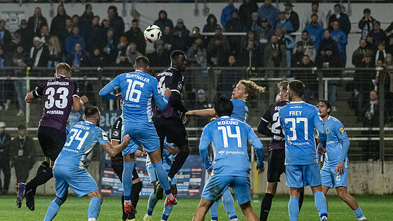 Kamen gegen Osnabrück nicht über ein 2:2 hinaus: Die Löwen um Patrick Hobsch und Max Reinthaler.