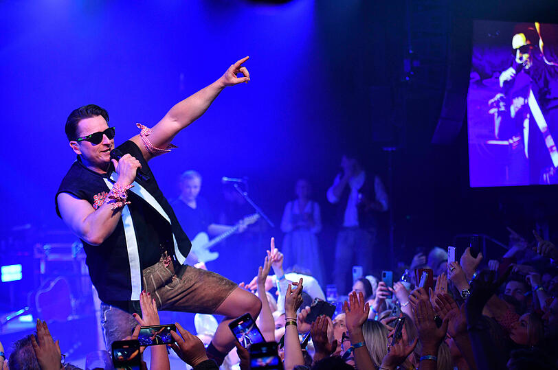 Andreas Gabalier rockte die Bühne im Stanglwirt und sorgte für Stimmung unter den Promis.