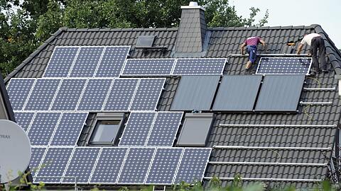 Der Bau von neuen Solaranlagen stockt - vor allem im Privatbereich. (Archivbild)