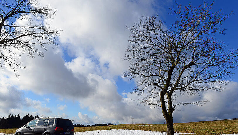 Der Deutsche Wetterdienst (DWD) sieht auch in den kommenden Tagen keine Spur von Winterwetter. Es bleibt mild und Sturm zieht auf. Der Deutsche Wetterdienst (DWD) sieht auch in den kommenden Tagen keine Spur von Winterwetter. Es bleibt mild und Sturm zieht auf.