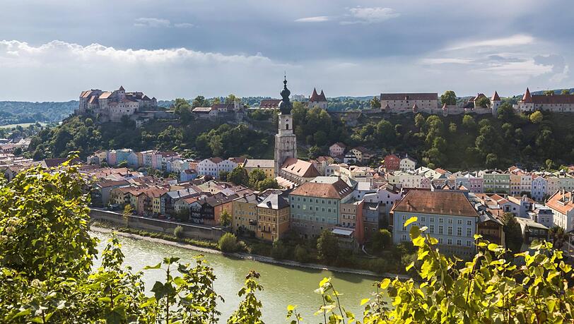 Die Zufriedenheit der Bürger in Bayern (im Bild Burghausen) nimmt ab.