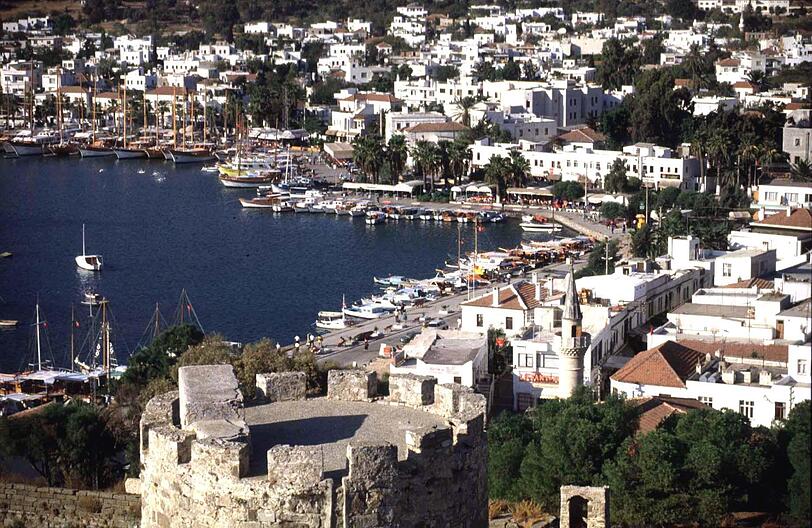 Bodrum: Blick von der Johanniterfestung St. Peter über die Häuser rund um den Hafen.