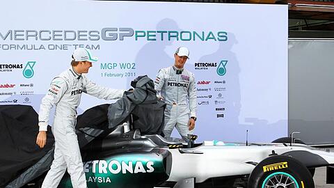 Drohen Michael Schumacher (l.) und Nico Rosberg mit dem Silberpfeil wieder eine verkorkste Saison?