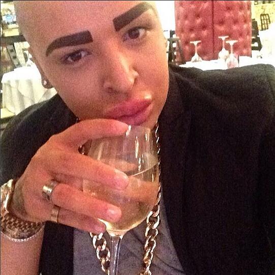 Jordan James Parkes Transformation: Von eigentlich ganz normal bis zur männlichen Kim Kardashian.