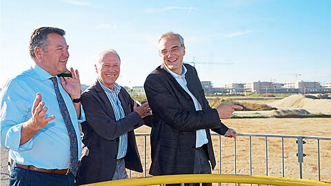 Die Kontrahenten (v.l.) Bürgermeister Josef Schmid (CSU), Ex-Bürgermeister Hep Monatzeder (Grüne) und MdL Florian Ritter (SPD) auf dem Aussichtsturm in Freiham.