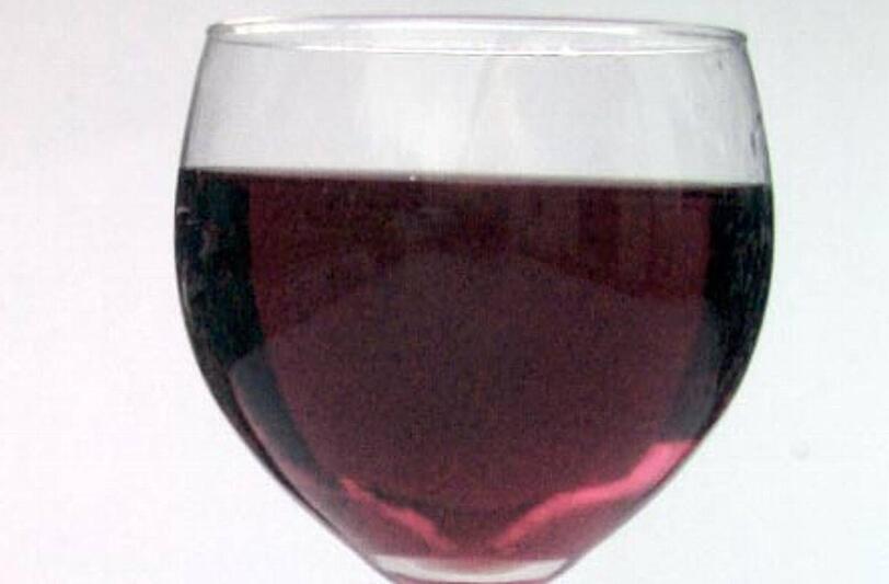 Der Begleittext zum Foto des Politikers habe gelautet: &bdquo;Er wollte ein Glas Rotwein...&ldquo;
