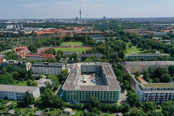 Ein Haus auf Stelzen.