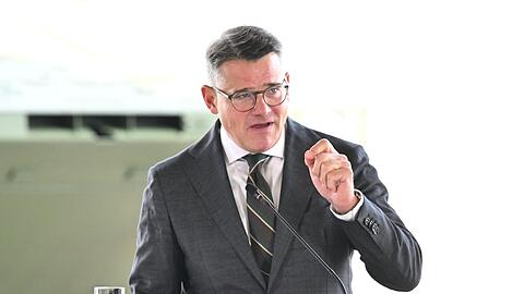 Hessens Regierungschef Boris Rhein hat neben der Zuckersteuer auch geplante Steuererh&ouml;hungen auf Tabak und Alkohol abgelehnt. (Archivbild)