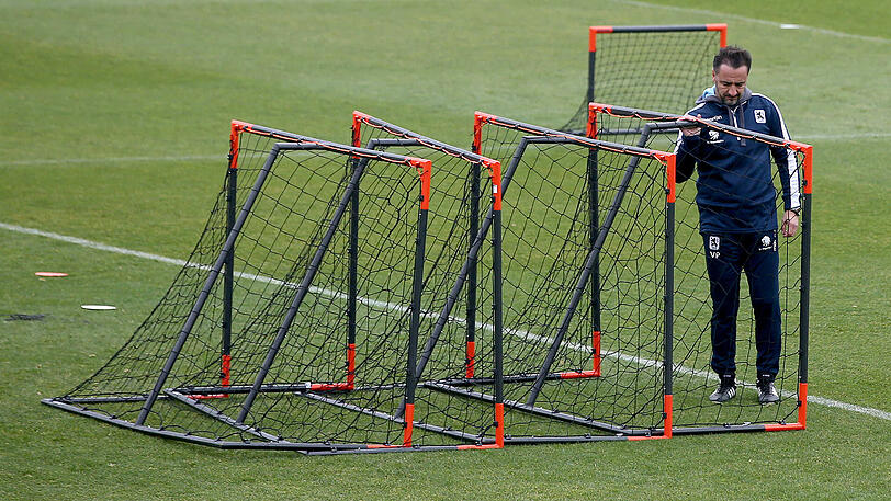 Die Löwen im Trainingslager in Troia: Nach einem Laufstufen-Test zum Start steht am Dreikönigstag wieder der Ball im Mittelpunkt des mehr oder weniger fröhlichen Treibens.