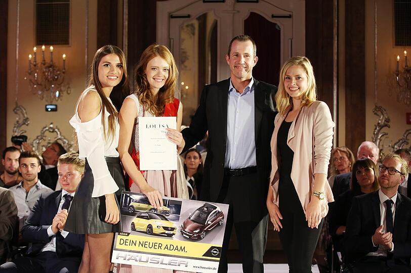 Vorjahressiegerin Michelle (l.), Jeannie, Jürgen Hölz von der Opel Automobile GmbH und Veronika Bernhard von Louisa Models.