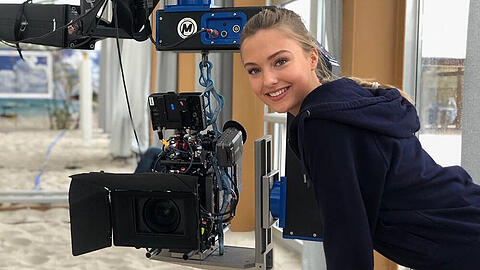 Lilly Krug am Set der ZDF-Produktion "Gipfelstürmer - Das Berginternat"