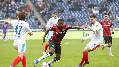 Bayerns Noel As&eacute;ko macht w&auml;hrend seiner Leihe zu Hannover 96 mit starken Leistungen auf sich aufmerksam.
