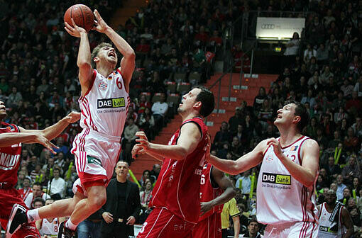 Der FC Bayern gegen die s.Oliver Baskets aus Würzburg.
