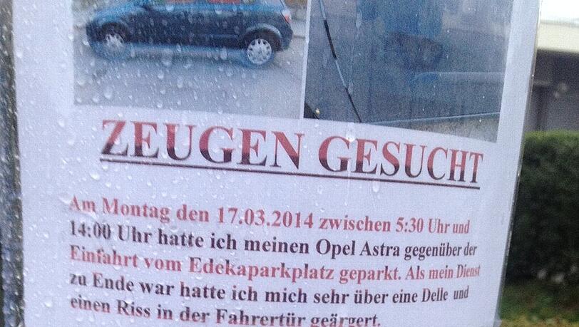Mit diesem Aushang sucht der Geschädigte Passanten und Anwohner, die das Unfall-Geschehen beobachtet haben. Mit diesem Aushang sucht der Geschädigte Passanten und Anwohner, die das Unfall-Geschehen beobachtet haben.