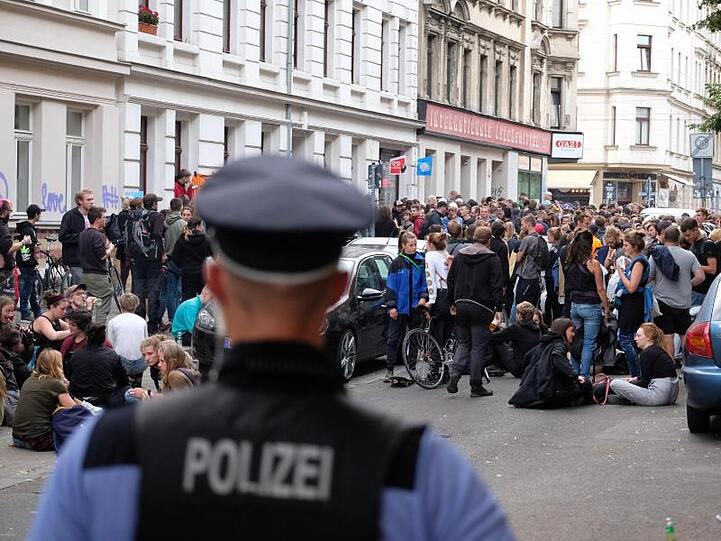Bei der Demonstration sind Elf Polizisten verletzt und drei enschen vorläufig festgenommen worden.