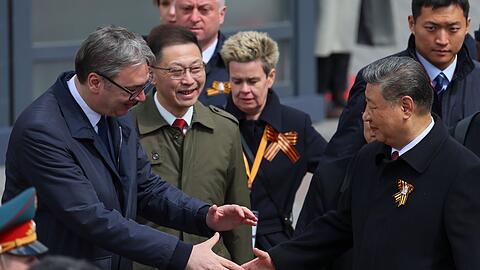 Unter den internationalen Gästen waren Chinas Partei- und Staatschef Xi Jinping, und auch der serbische Staatschef Aleksandar Vucic.