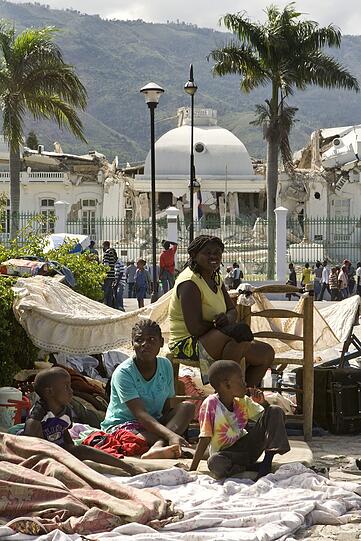 Das Erdbeben in Haiti 2010 war ein schweres Erdbeben, das sich am 12. Januar 2010 ereignete. Das Epizentrum lag etwa 25 Kilometer südwestlich der Hauptstadt Haitis, Port-au-Prince, das Hypozentrum etwa 17 Kilometer darunter.